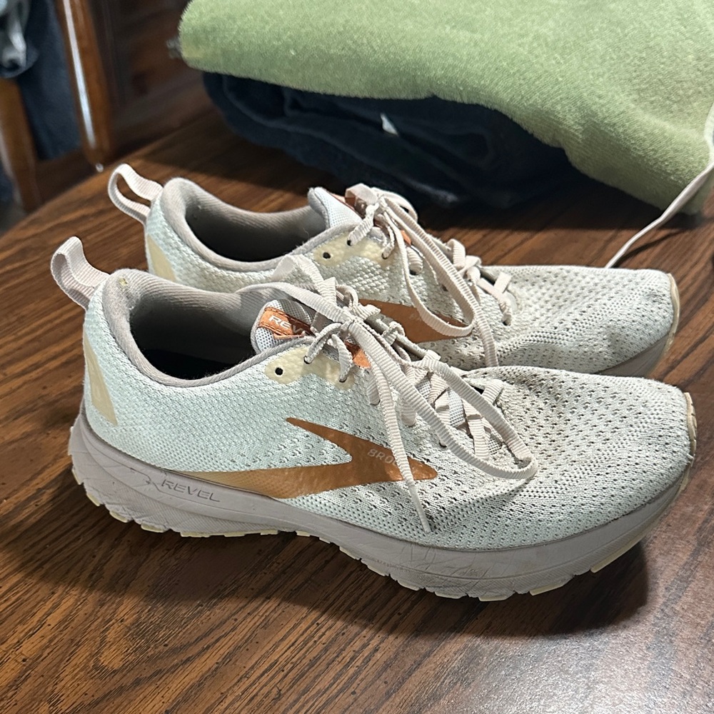 Brooks Women's Athletic Shoes - Cream and Gold